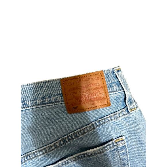 Levi 501 High rise light wash distressed denim shorts size W 31 - Picture 7 of 8